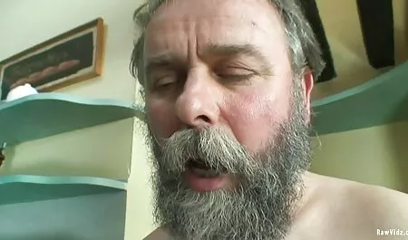 Дикий осел секс красивим дівчатам в громадських