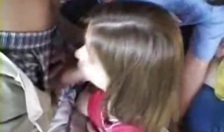Доктор Амвросій до порно відео в красивому білизна будинку чорний і білий сукні
